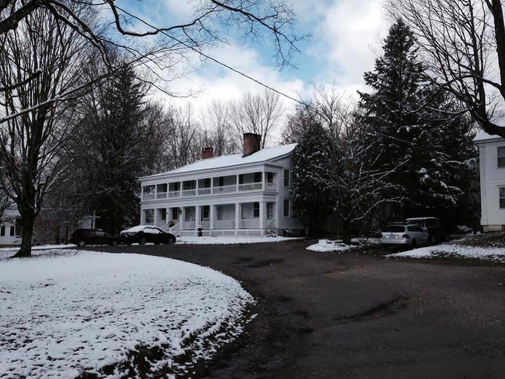 ザ オールド イン オン ザ グリーン New Marlborough エクステリア 写真